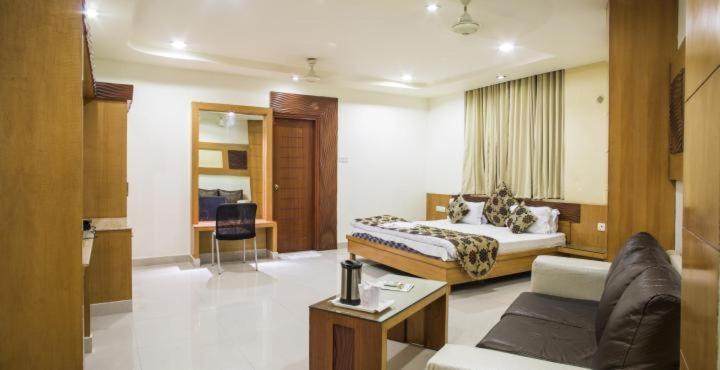 Hotel Mandakini Plaza Kanpur Luaran gambar
