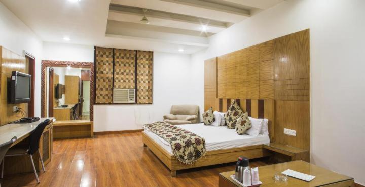 Hotel Mandakini Plaza Kanpur Luaran gambar