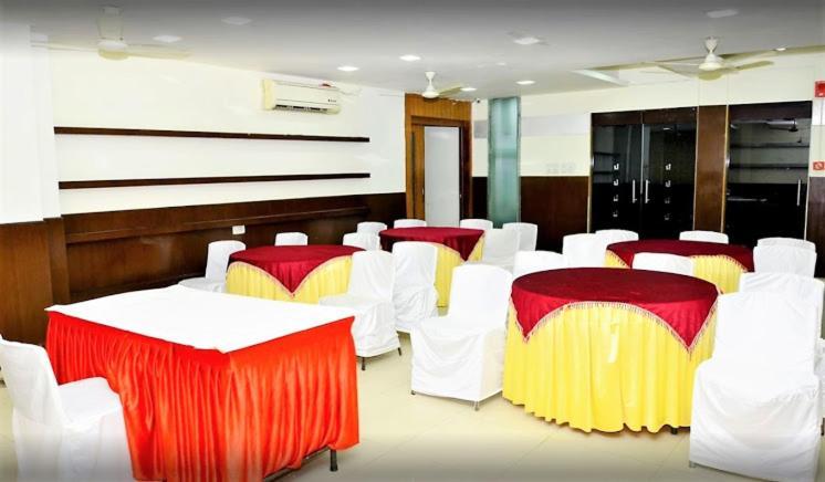 Hotel Mandakini Plaza Kanpur Luaran gambar