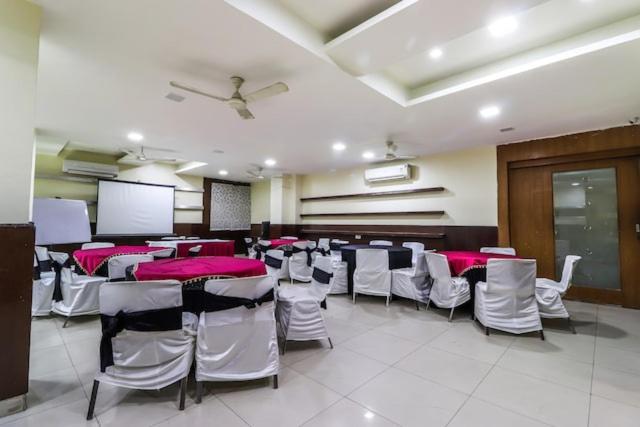 Hotel Mandakini Plaza Kanpur Luaran gambar